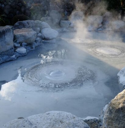 מעיין מים חמים